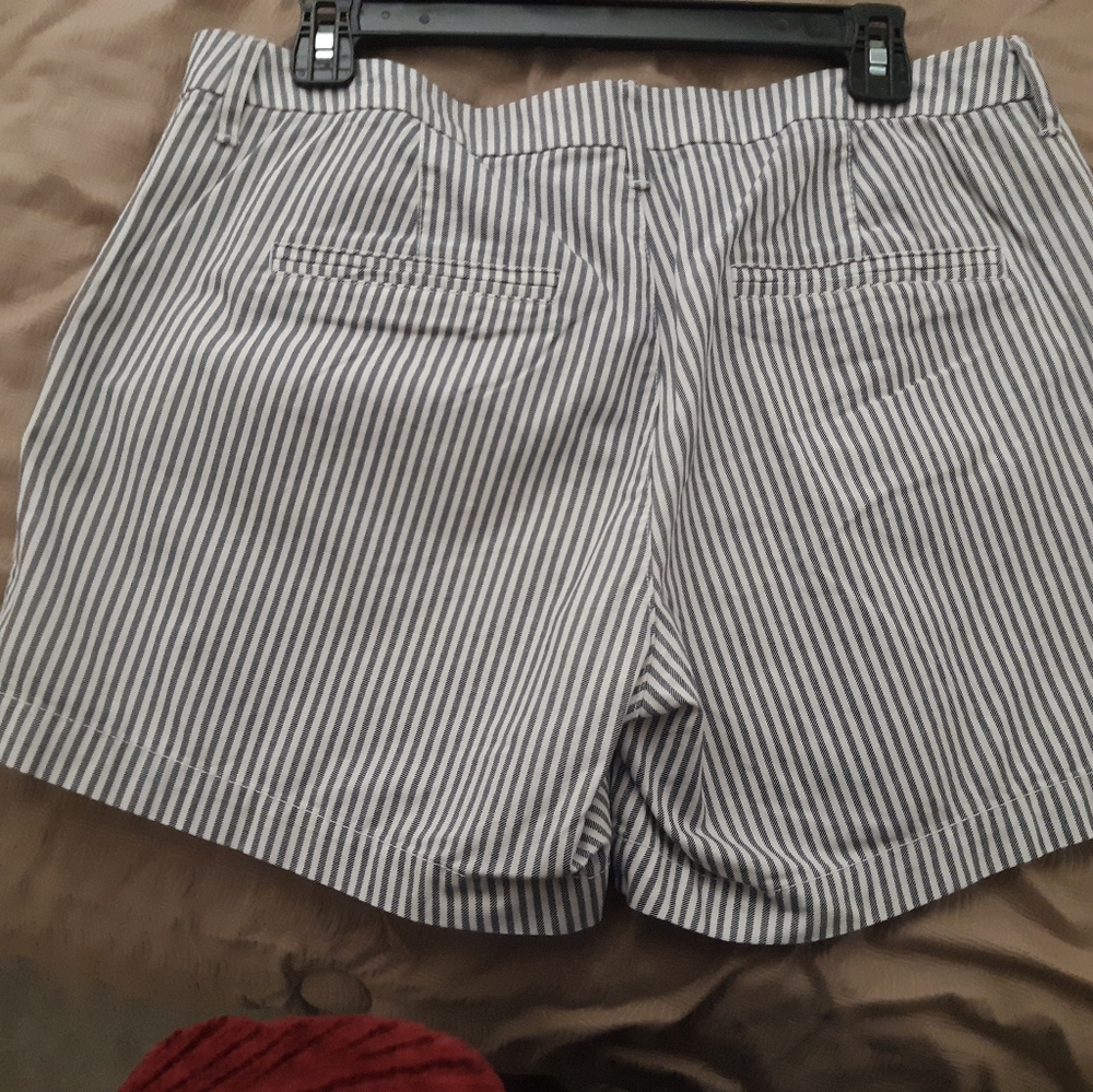 Shorts - Picture 2 of 4